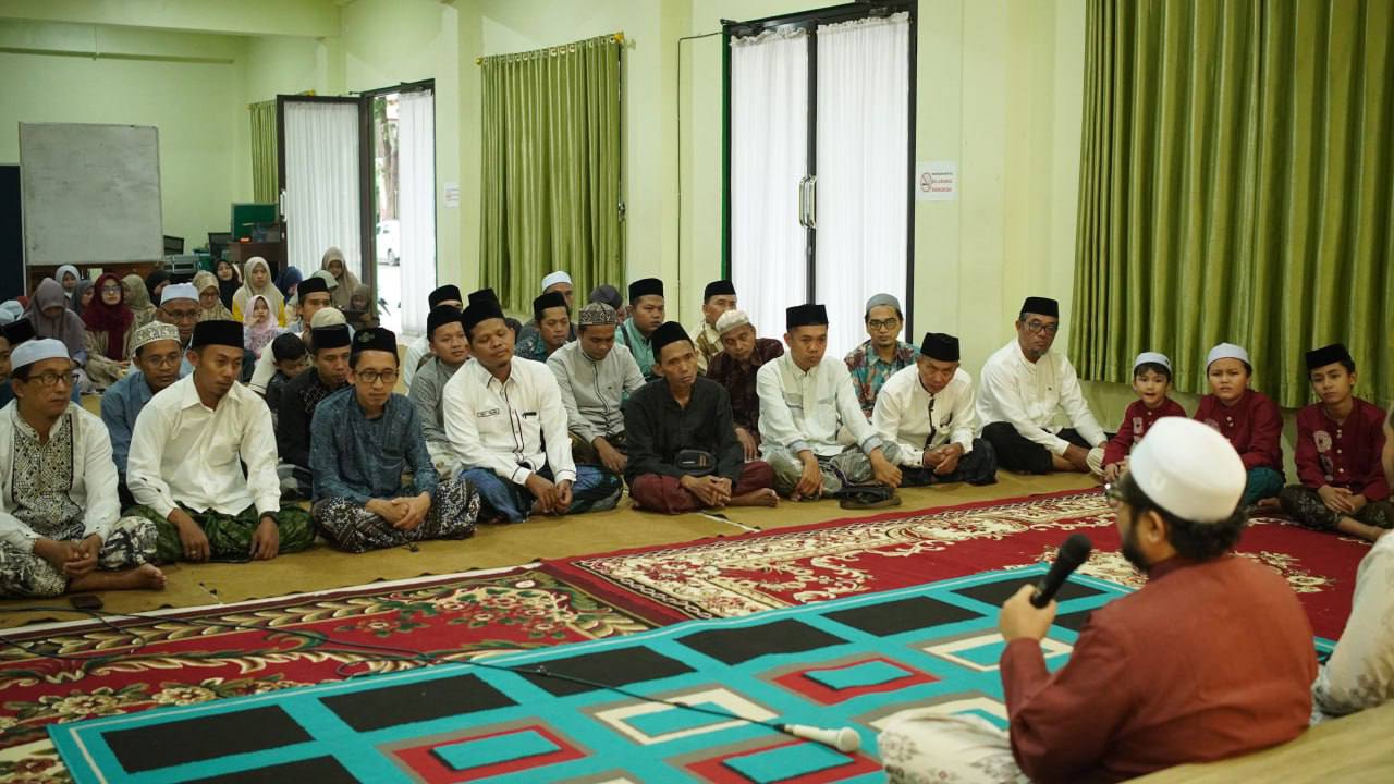 Pererat Ukhuwah di Bulan Ramadhan, MA Zainul Hasan 1 Genggong Gelar Haul dan Buka Bersama
